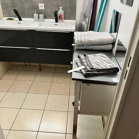 Appartement 5Min Gare Rer Disneyland Paris Val D'Europe La Vallee Village Parking Inclus Montévrain Esterno foto